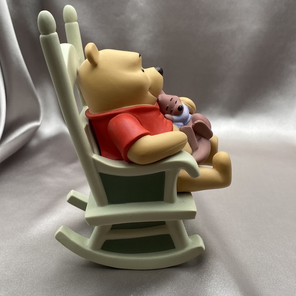 Disney Pooh and Friends Sweet Dreams Little One hand crafted, porcelain figurine - Picture 5 of 8